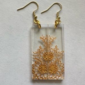 Acrylic flower bouquet earrings with gold accents